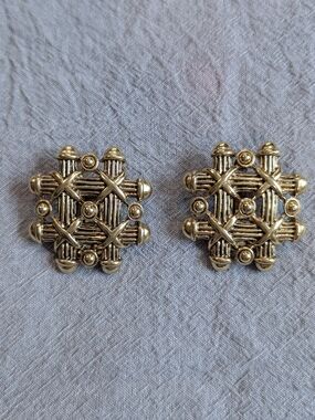 VINTAGE Vendome Signed Triple Hoop Clip On Earrings | Gold Textured Retro